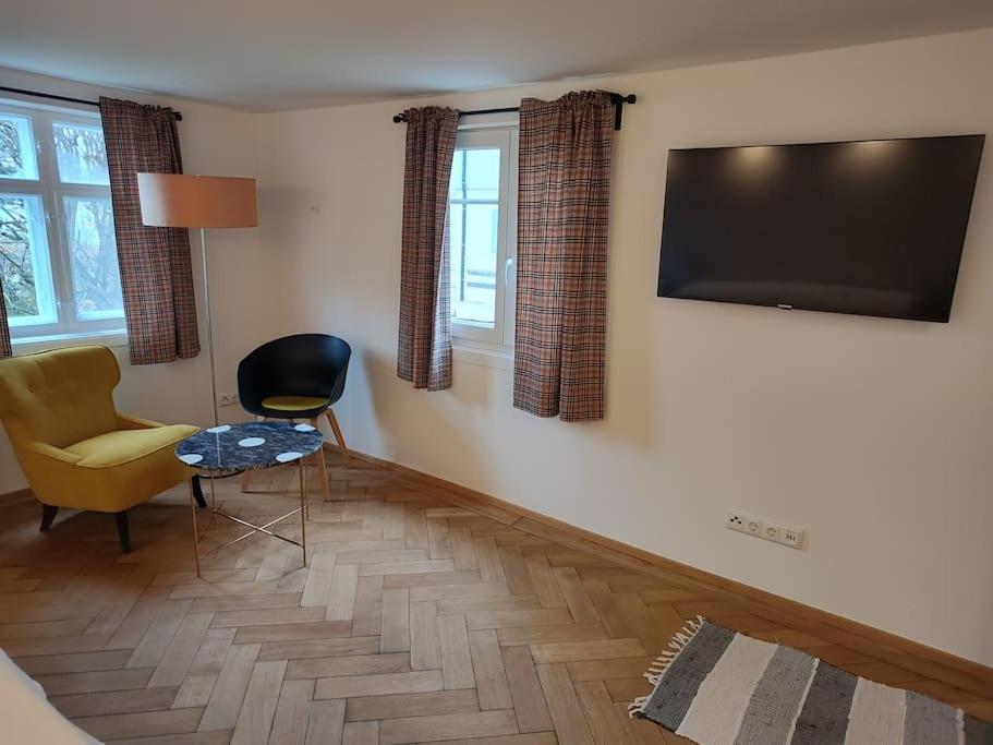 Ferienwohnung Resl - Geschmackvoll Renoviert & Zentral Im Historischen Schindelhaus Оберщауфен Екстериор снимка