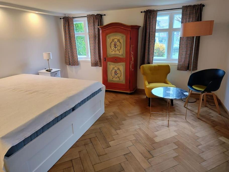Ferienwohnung Resl - Geschmackvoll Renoviert & Zentral Im Historischen Schindelhaus Оберщауфен Екстериор снимка