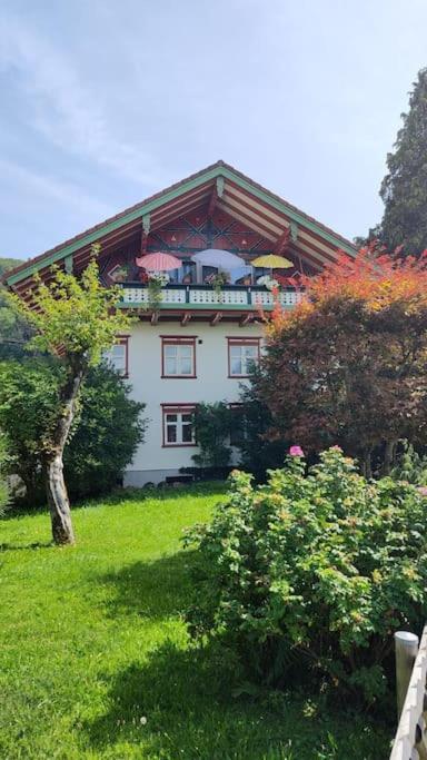 Ferienwohnung Resl - Geschmackvoll Renoviert & Zentral Im Historischen Schindelhaus Оберщауфен Екстериор снимка
